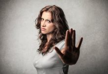 Photo of معركة بالسلاح الأبيض في فرع لـــ تيم هورتن تقودها إمرأة